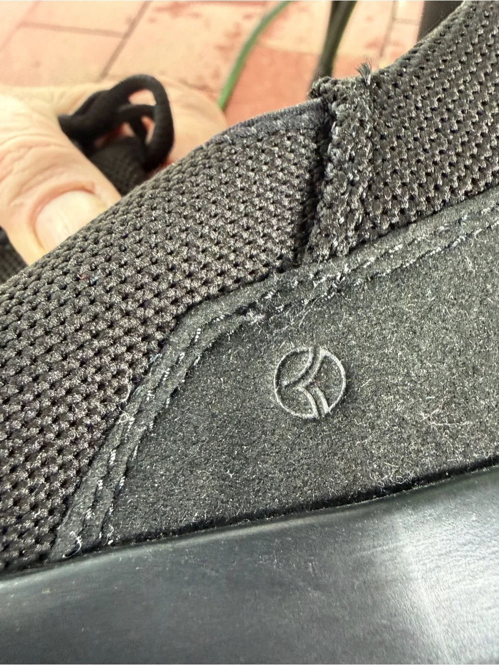 Kizik All-Black Slip-On Knit Sneaker. Men’s 9W, Women’s 10.5W Feather light!